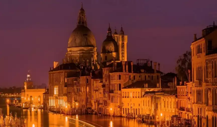 Grand-Canal-in-Venice-at-Night-1-Famous Buildings in Venice